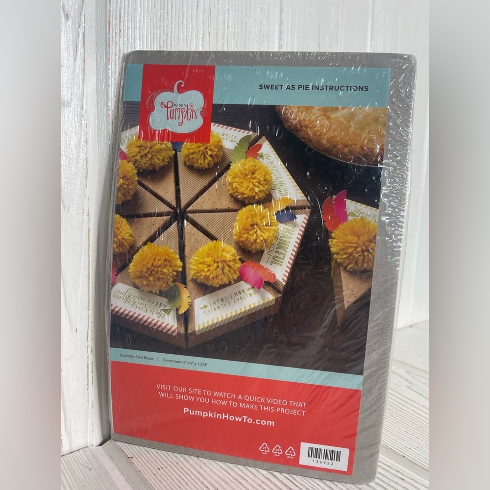 Paper Pumpkin 8 Pie To Go Containers Boxes Cardboard PomPoms Kit New NIP